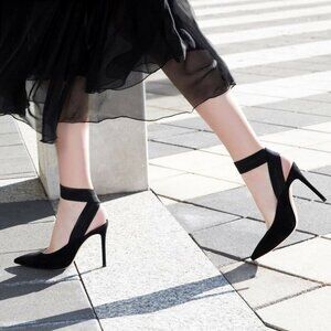 GIANVITO ROSSI Suede Pumps with Crisscross Elastic Strap black size 40